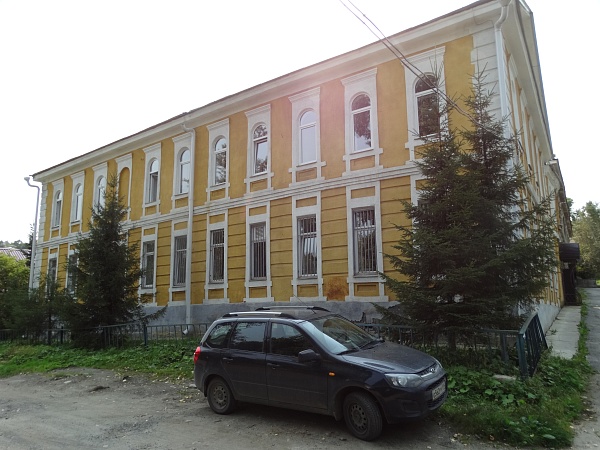 Здание из комплекса горнозаводского госпиталя, г. Златоуст, ул. им. В.И. Ленина, 41