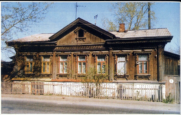 Дом жилой 1-этажный  деревянный на высоком цоколе, Челябинская область, г. Миасс, ул. Пушкина, 11