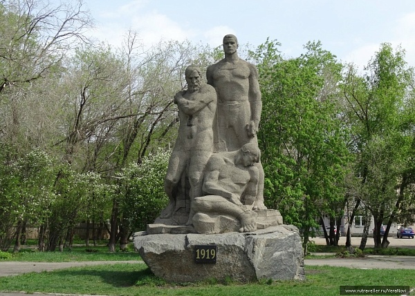 Памятник борцам революционерам-коммунистам подпольщикам Челябкопей (г. Копейск, пл. Борцов революции)