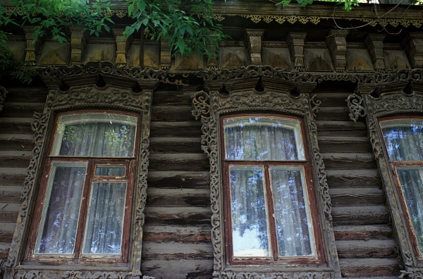 Дом жилой 1-этажный деревянный на высоком цоколе, Челябинская область, г. Миасс, пер. Детский, 4
