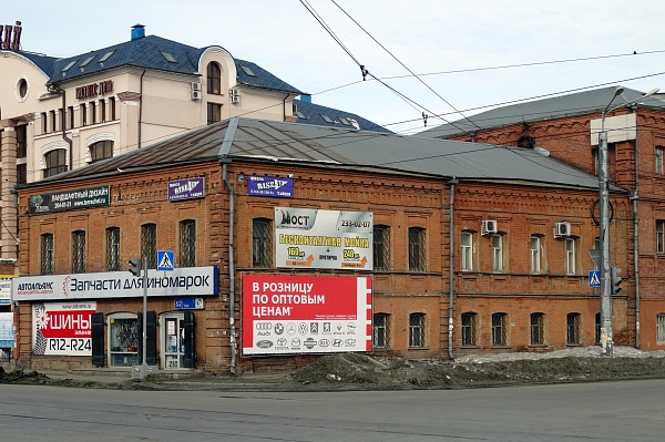 Двухэтажный каменный дом  с лавкой купца Г.Н. Каширина (г. Челябинск, ул. Труда, 62)
