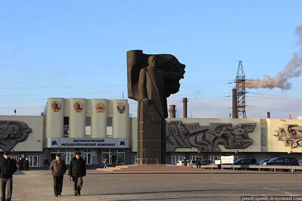 Памятник В.И. Ленину (г. Магнитогорск, пл. Комсомольская)