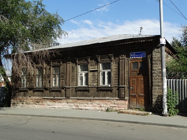 Дом Емельянова-Ушаковой (Дом жилой одноэтажный, конец XIX века), г. Челябинск, ул. Карла Маркса, 62