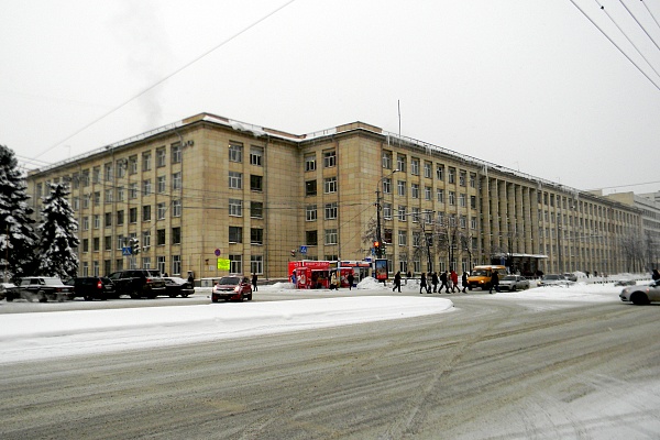 Здание, где с 1965 по 1970 годы работал конструктор танков   Балжи М.Ф., г. Челябинск,  пр. Ленина, 85