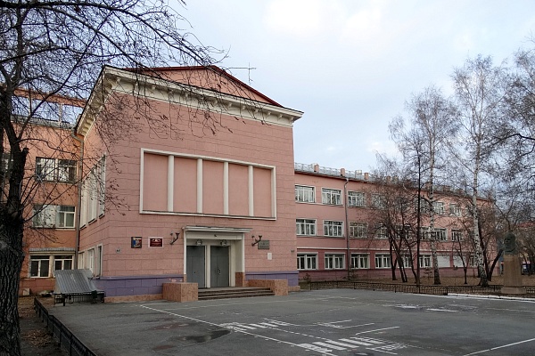 Здание, в котором формировалась 97-я танковая бригада в   1942 году (школа №48), г. Челябинск,  пр. Ленина, 13