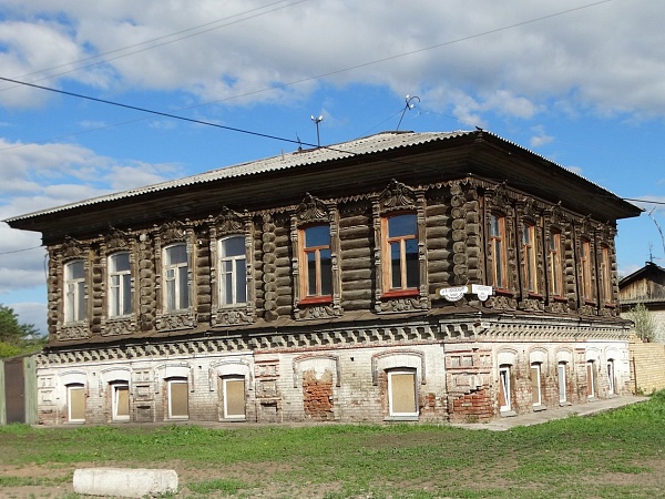 Дом золотопромышленника Музафарова (г. Верхнеуральск, ул. Красноармейская, 64)