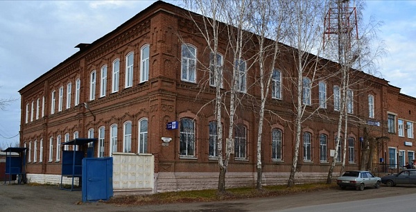 Училище реальное // Здание, в котором в июне 1918 г. был образован сводный Уральский красногвардейский отряд И.Д.Каширина