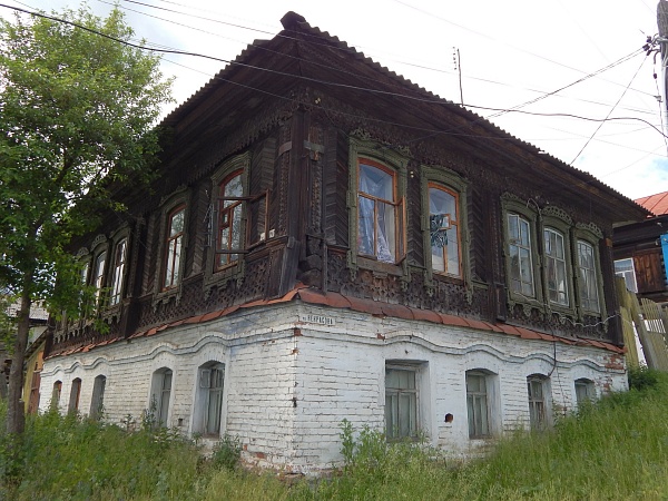 Дом жилой,  двухэтажный, деревянно-каменный, г. Касли, Некрасова   ул., 34