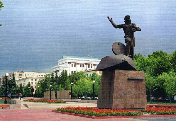 Памятник танкистам-добровольцам Челябинска (