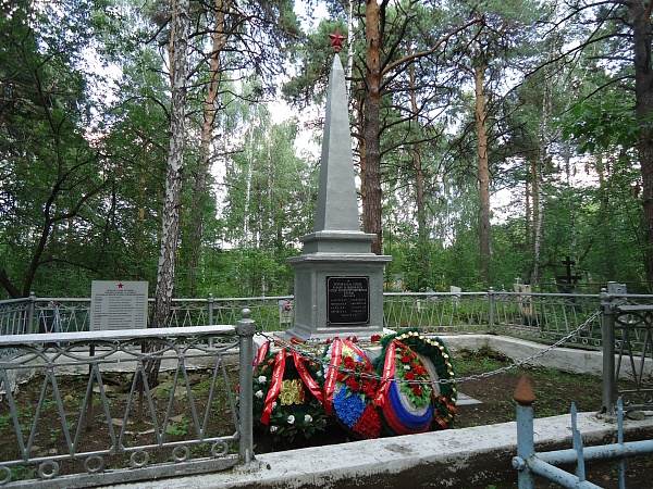 Братские могилы   воинов, умерших от ран в госпиталях города, Челябинская область, г. Кыштым, «старое» городское кладбище на улице Ленина