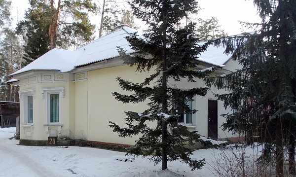 Дом, где жил директор химкомбината «Маяк» Семенов Н.А. (г. Озерск, ул. Музрукова, 20)