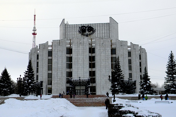 Здание драмтеатра (г. Челябинск, пл. Революции, 6)