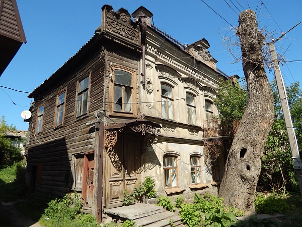 Дом жилой 2-этажный каменный (дом Жаровых), Челябинская область, г. Миасс, ул. Свердлова, 9
