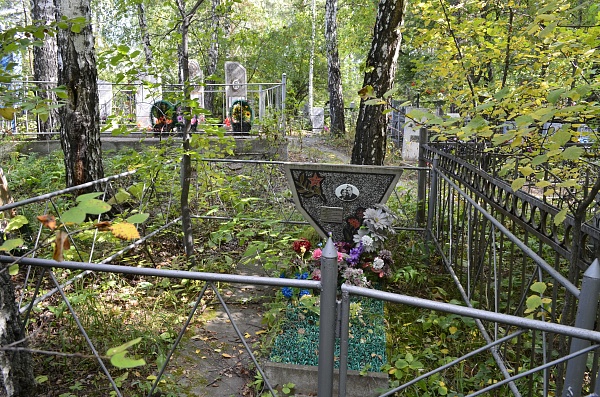 Могила водолаза М.А. Жигалова, Озерск г., старое городское кладбище, северный квартал