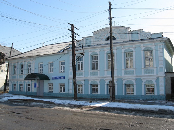 Дом купца Хозяинова, г. Касли, район церковной площади, ул. Свердлова 83 (ранее 85)