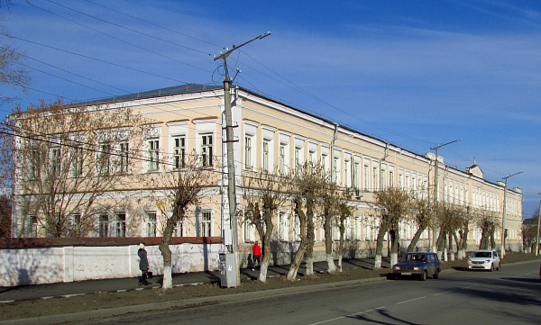 Здание бывшей гимназии, в котором в 1876-1878 гг. работал Н.В. Крушевский, 1896-1903 учился Л.А. Кулик (г. Троицк, ул. им. Ю.А. Гагарина, 19)