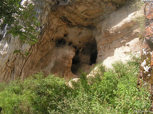 Сикияз-Тамакский пещерный комплекс, ансамбль. (1,1 км северо-восточный дер. Сикияз-Тамак, 26 км северо-западнее г. Сатка)