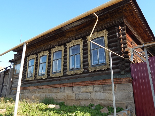 Усадьба 1-этажная деревянная на высоком цоколе, Челябинская область, г. Миасс, ул. Мельничная, 43
