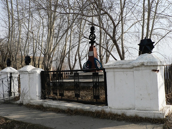 Памятник борцам Октябрьской революции, установленный на братской могиле, Кунашакский район, с. Большой Куяш, ул. Ленина