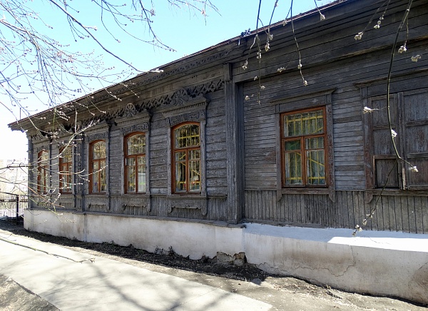 Одноэтажное деревянное здание торгового дома Степановых, г. Челябинск ул. Береговая, 99