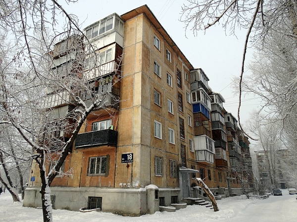 Дом, в котором в   1961-1964 гг. жил и работал художник  И.Л. Вандышев, г. Челябинск,  ул. 60 лет Октября,   18, кв. 47