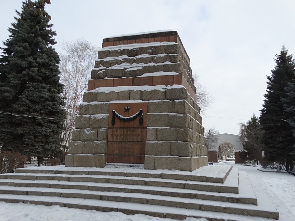 Памятник красногвардейцам-шахтерам (г. Копейск, Красных партизан пл., сквер)