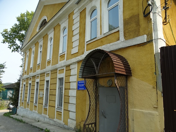 Здание из комплекса горнозаводского госпиталя, г. Златоуст, ул. им. В.И. Ленина, 37