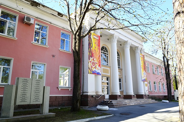 Административное здание на улице Ленина (г. Озерск, пр. Ленина, 30а)