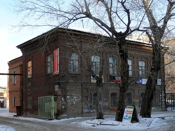 Двухэтажный каменный флигель Ф.Т. Загуменнова (г. Челябинск, ул. Миасская, 44)
