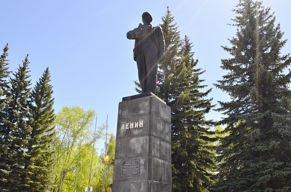 Памятник В.И. Ленину (г. Озерск, пр. Ленина, 65)