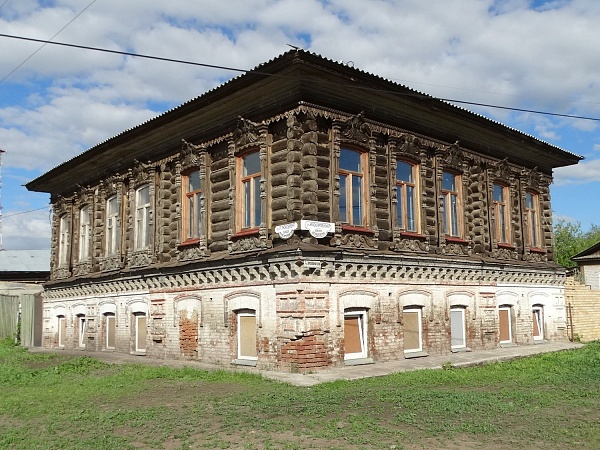 Дом золотопромышленника Музафарова (г. Верхнеуральск, ул. Красноармейская, 64)