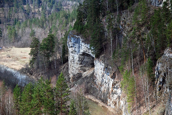 Игнатьевская пещера, эпоха палеолита (8 км ниже дер. Серпиевка вниз по течению р. Сим)